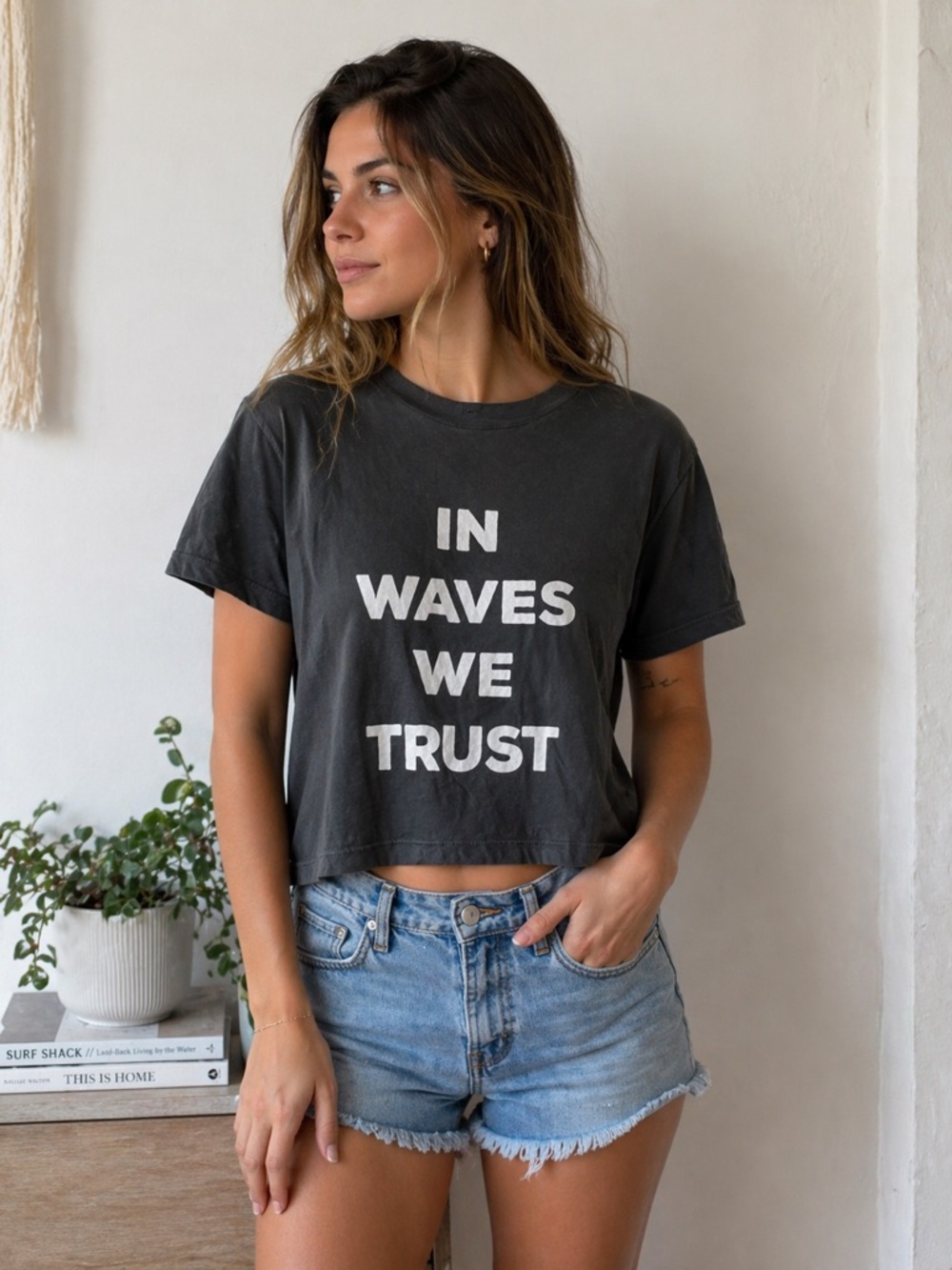 Billabong Graphic Tee “In Waves We Trust” Cropped Boxy T-Shirt Gray Women’s M